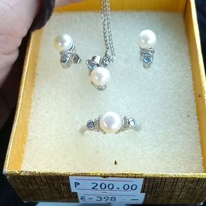 Silver and pearl necklace earings and ring